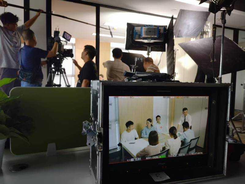 官渡区TVC拍摄公司：科技产品视觉化大师，诠释未来感与功能美学